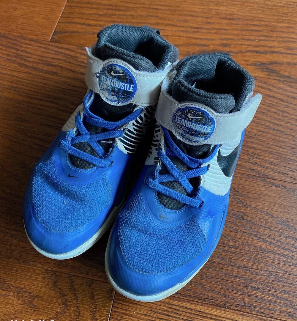 Nike Team Hustle D9 PS White Game Royal AQ4225-405 Size 3Y